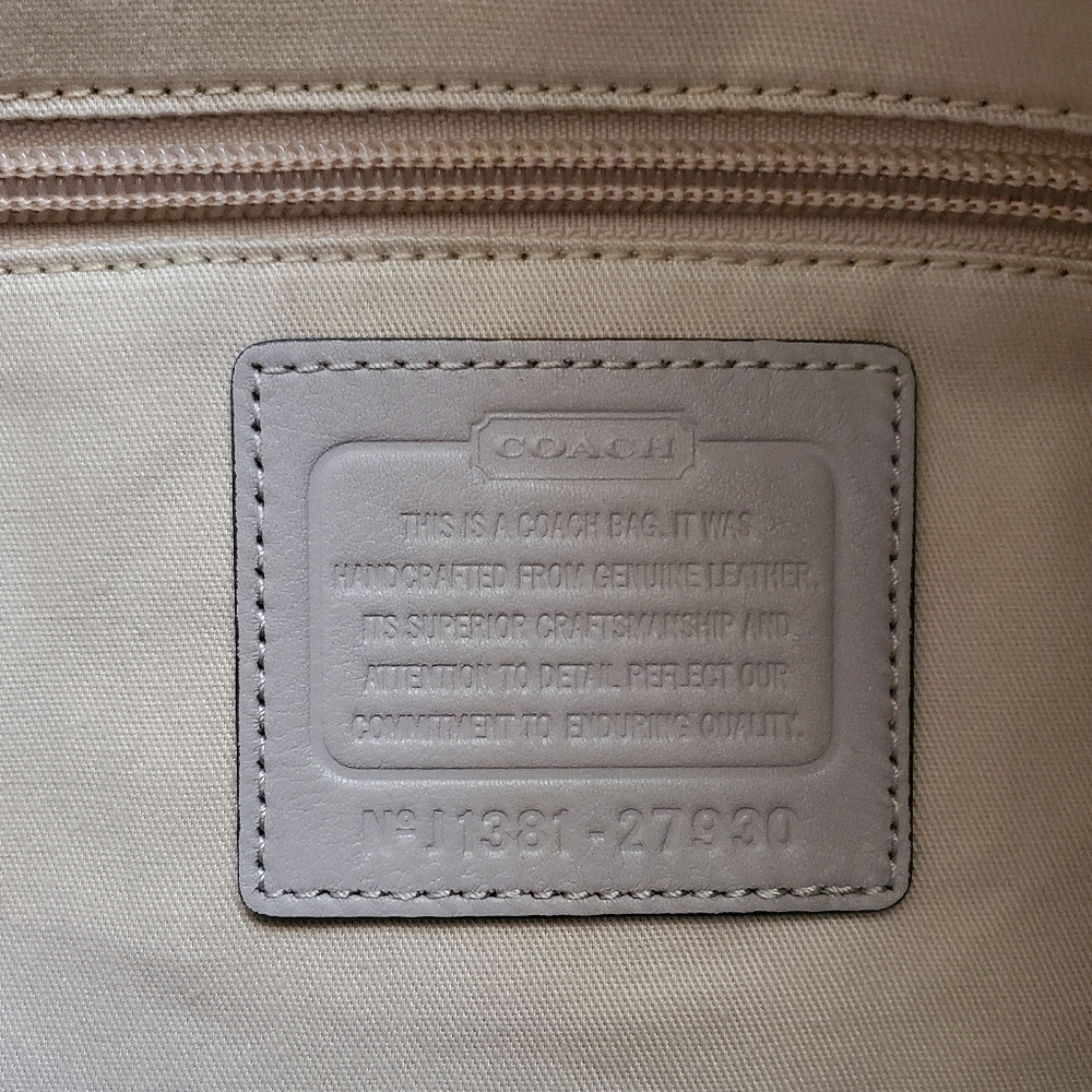 Coach handbag, pebble-finished leather in taupe. With shoulder strap & dust bag. - Picture 6 of 8